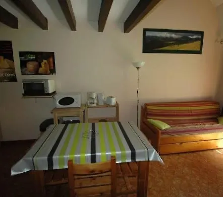 La Grange Du Devezou Apartamento Saint-Jacques-des-Blats